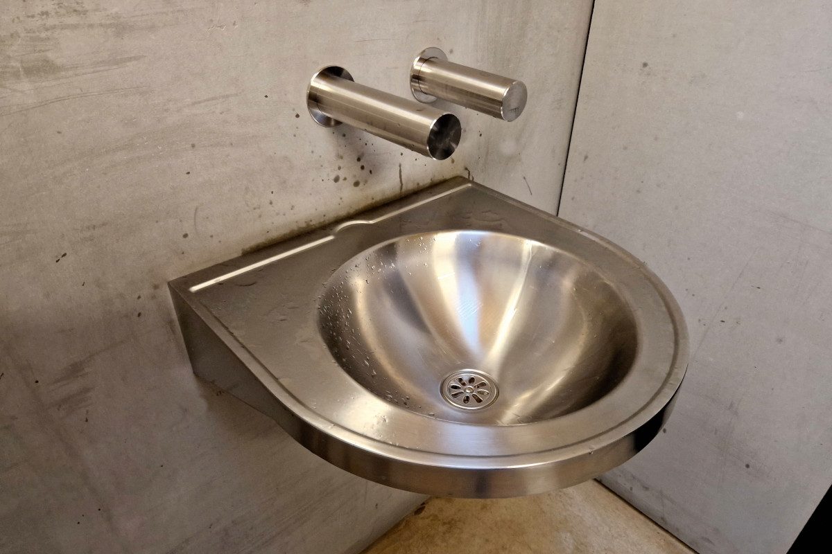 stainless steel sink