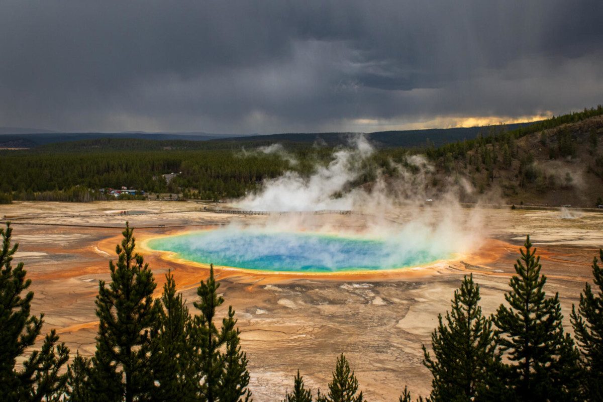 Photo of the Grand Prismatic Spring at Yellowstone National Park