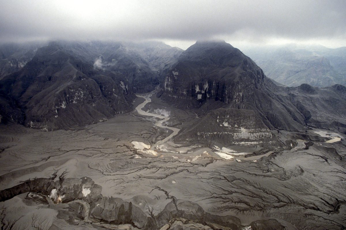 An extensive lava field and ashfall blanketed the area surrounding Mount Pinatubo following its 1991 eruption