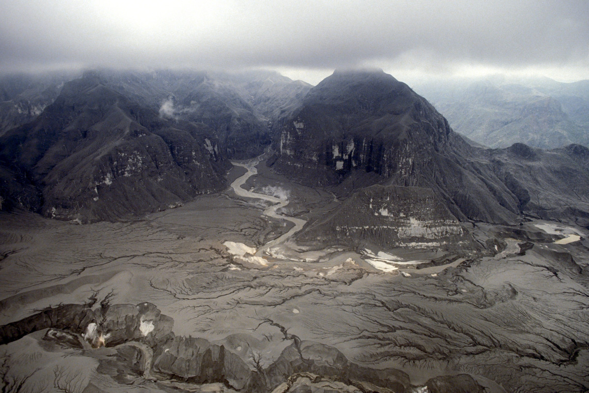 An extensive lava field and ashfall blanketed the area surrounding Mount Pinatubo following its 1991 eruption