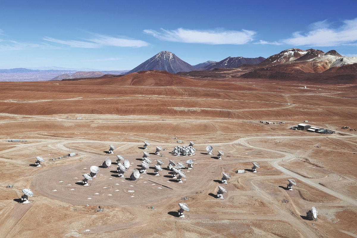 A long shot of the ALMA antennas on the Chajnantor Plateau