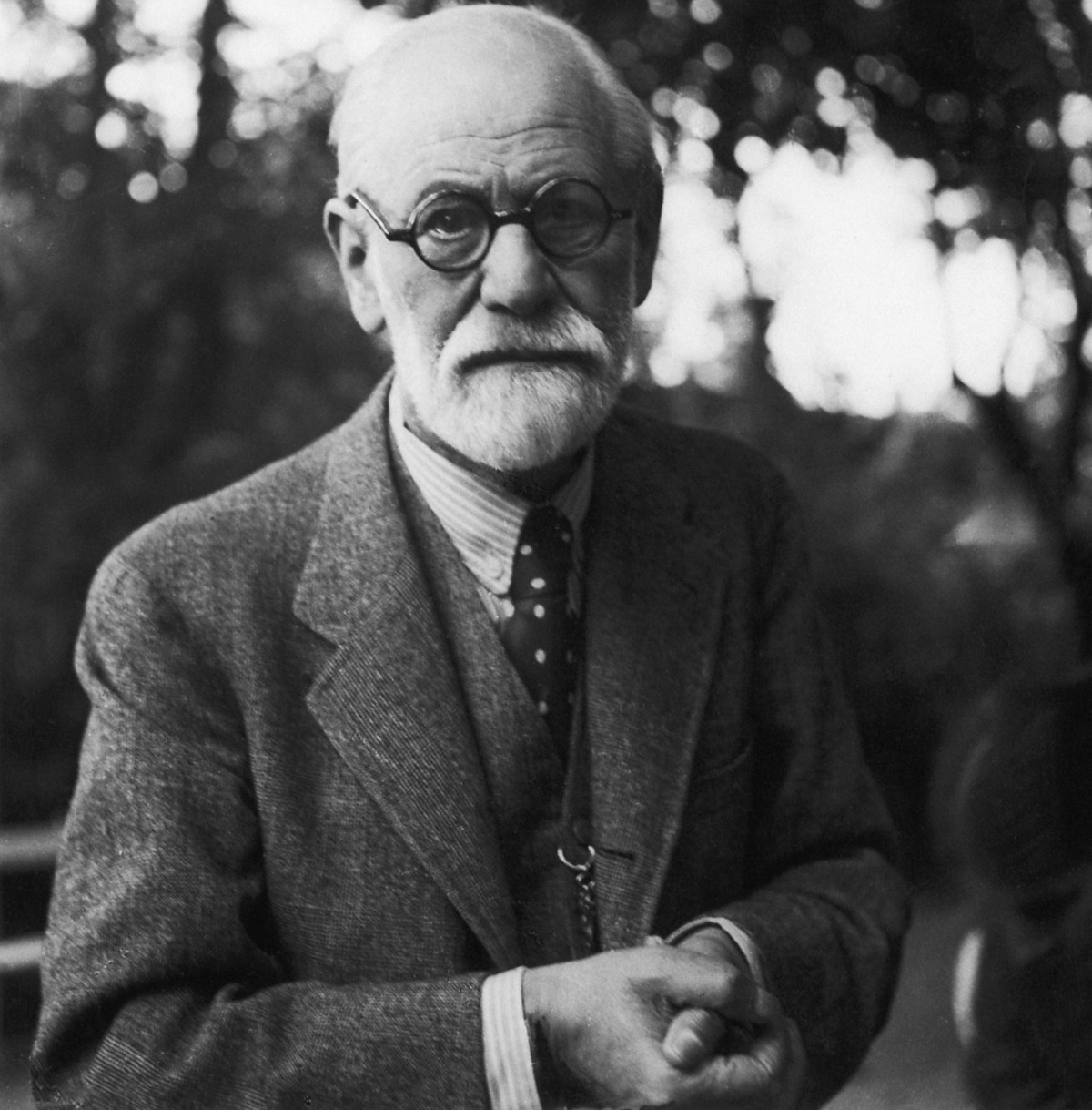 circa 1935: Sigmund Freud (1856 - 1939) the neurologist and founder of psychoanalysis