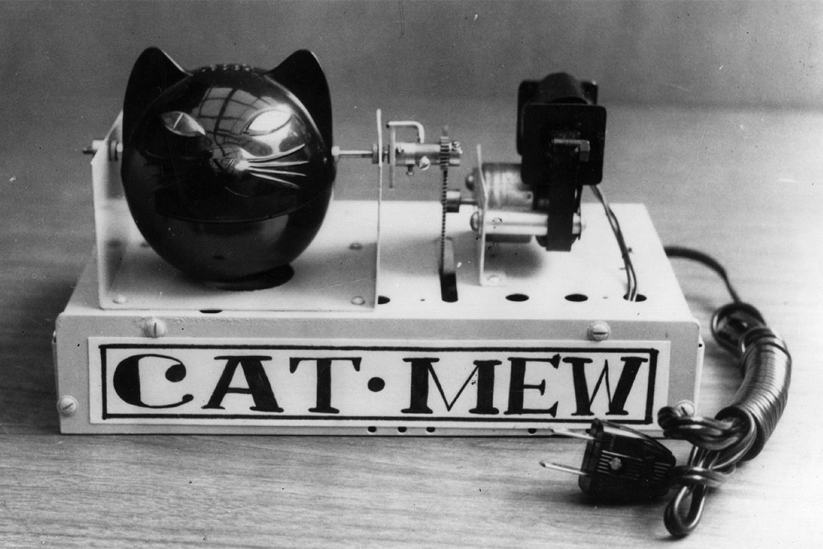 Machine with cat head.